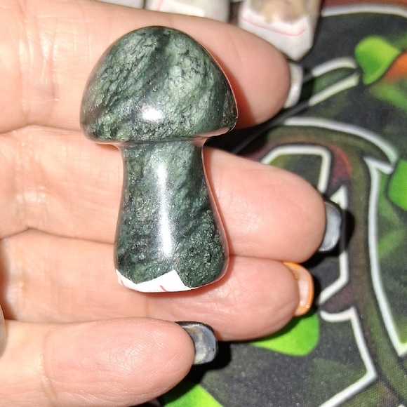 M004 Set of Four Stone Mushroom Figurines - Picture 6 of 7